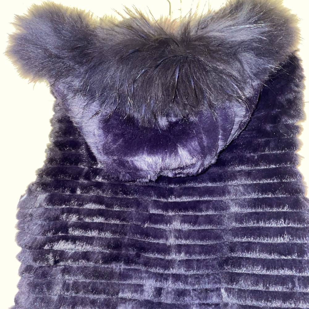 Volare New York Fur Vest with hood